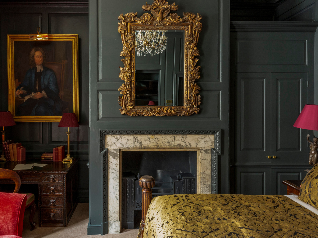 ‘s Deluxe Double, Swift bedroom