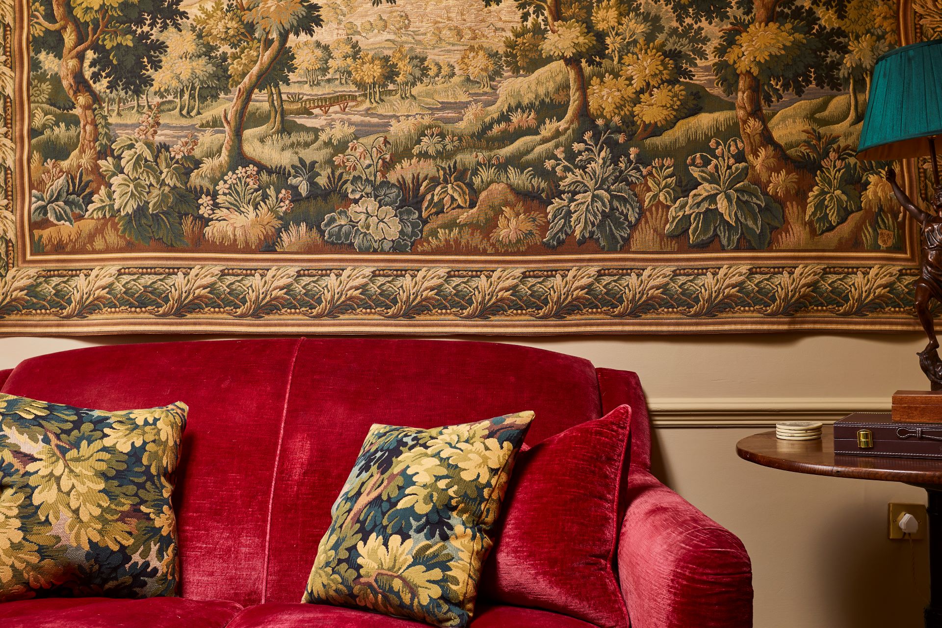 ‘s, Duke of Monmouth Sitting Room Sofa, JAA_1373