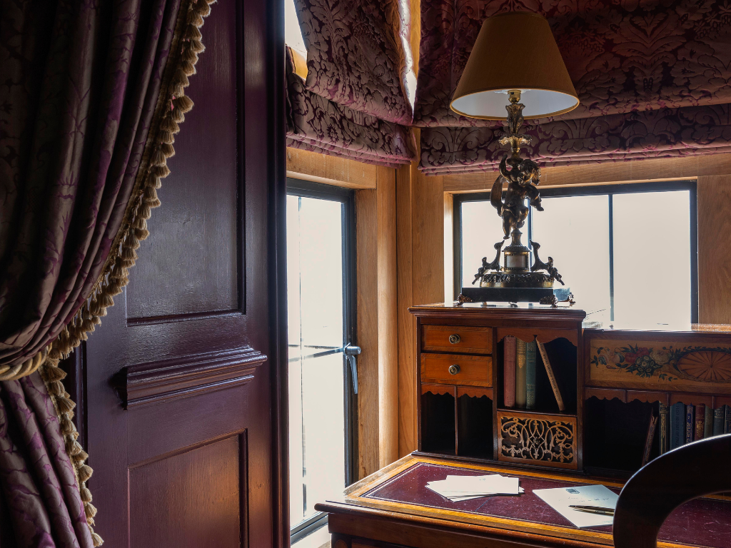 ‘s, Junior Suite, Teresa Cornelys Writing Desk