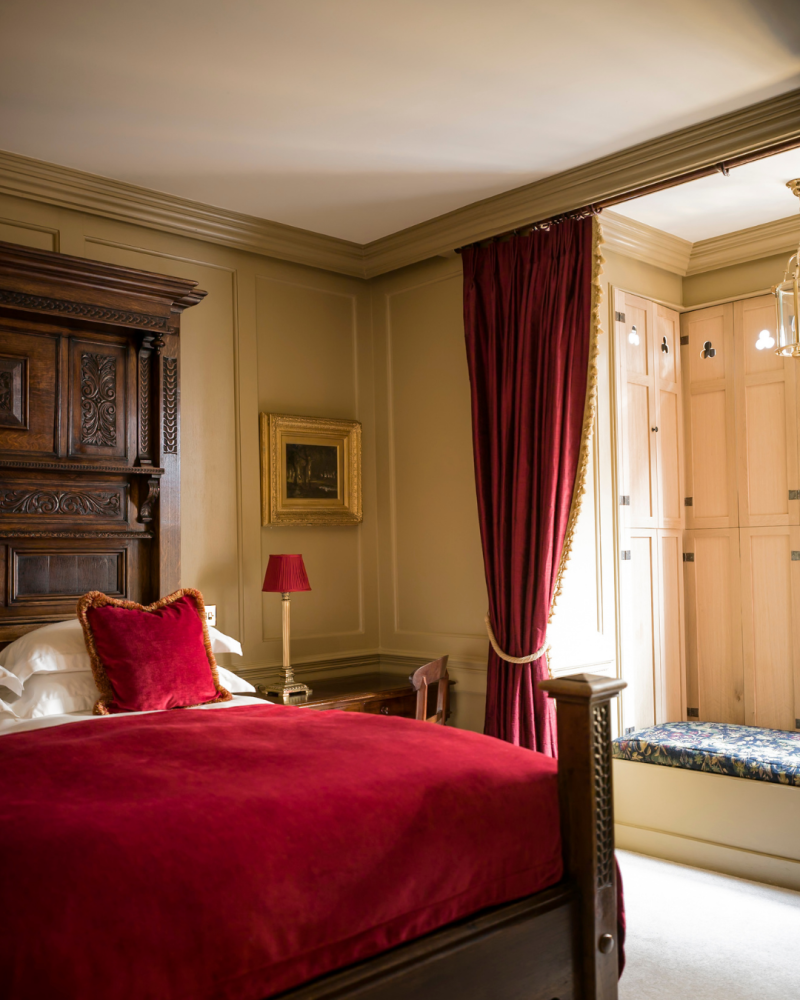 ‘s Superior Double, Clarkson Bed and Window Seat